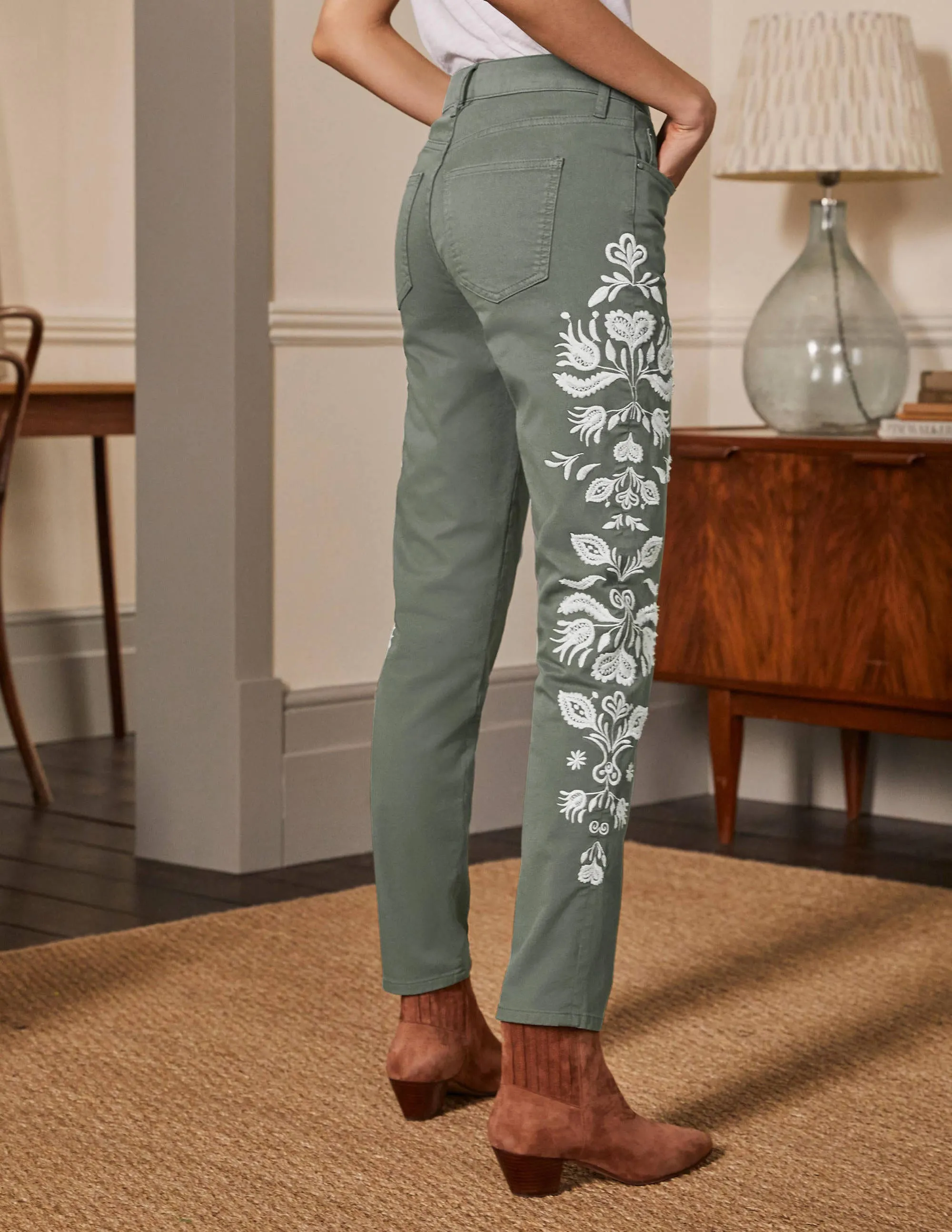 Girlfriend Jeans-Alder Embroidered