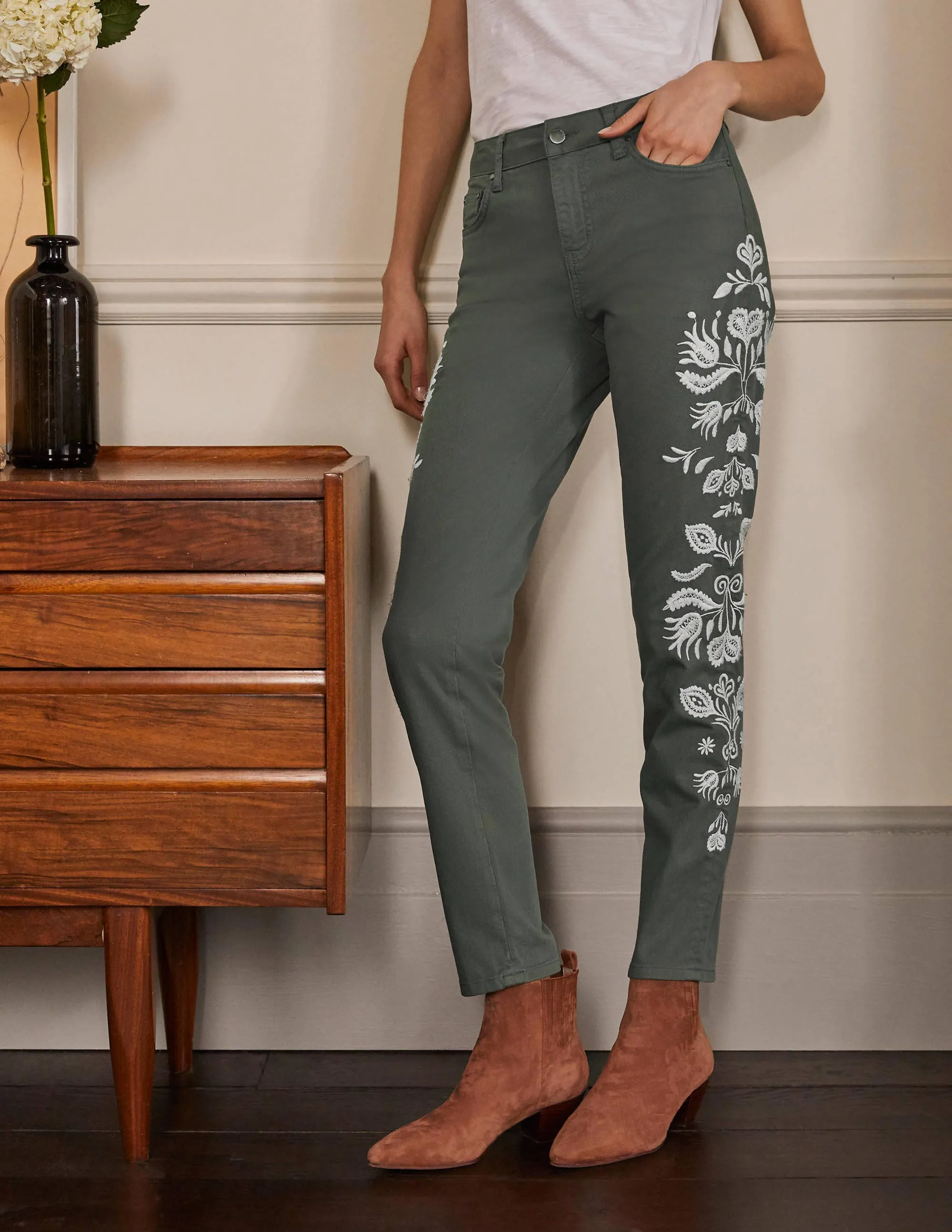 Girlfriend Jeans-Alder Embroidered