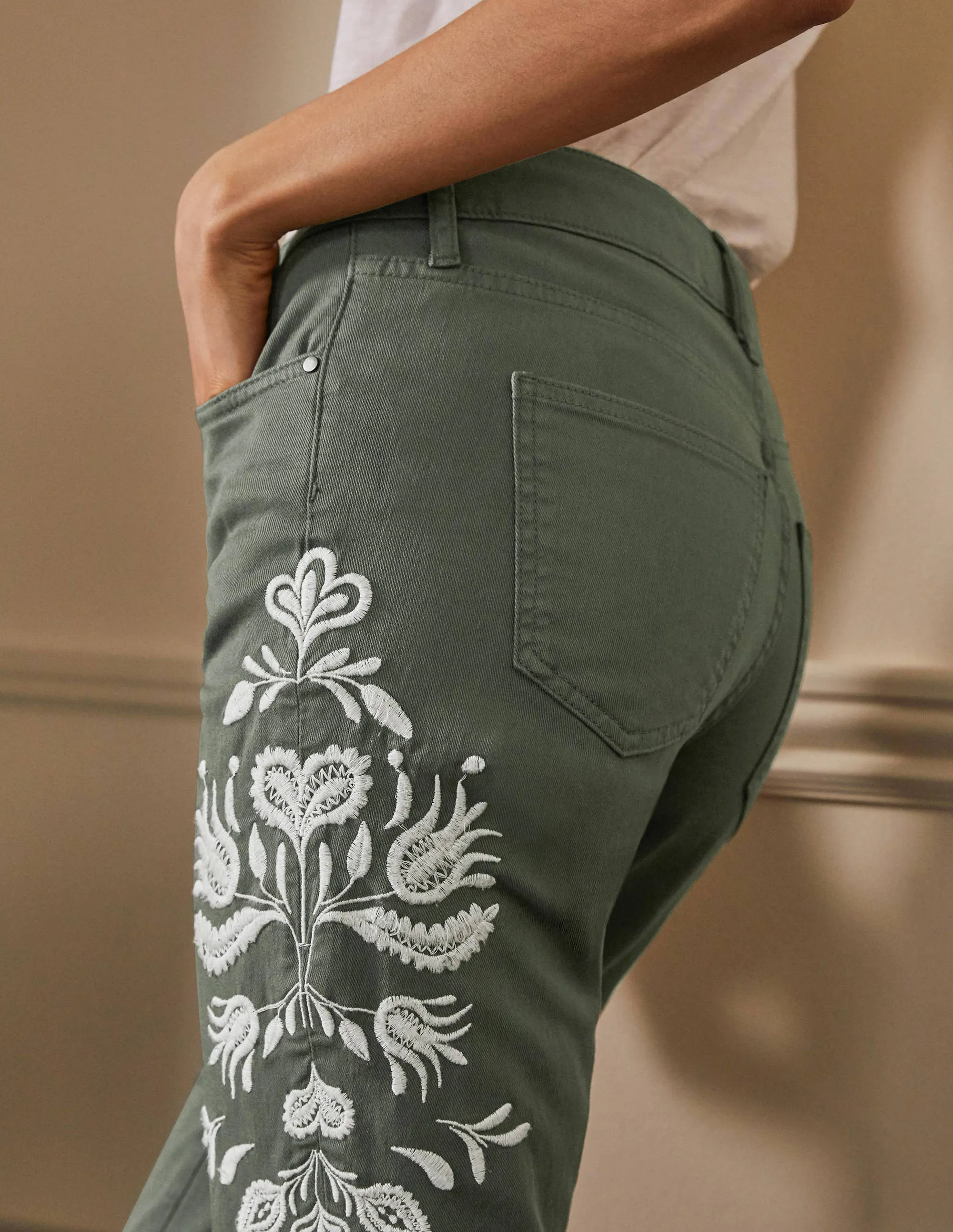 Girlfriend Jeans-Alder Embroidered