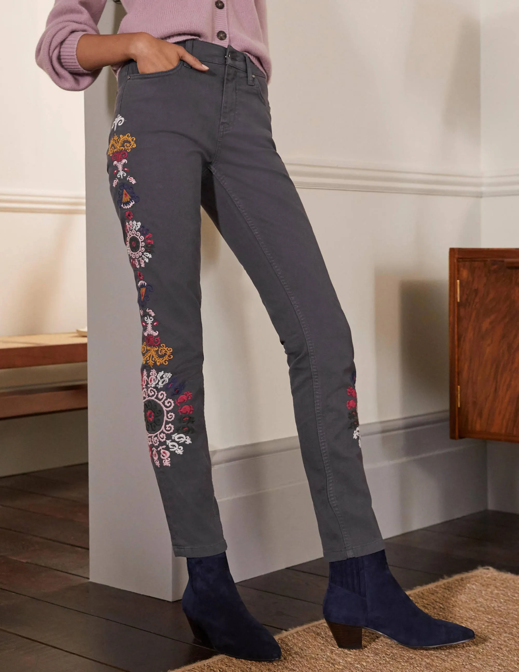 Girlfriend Jeans-Asphalt Embroidered