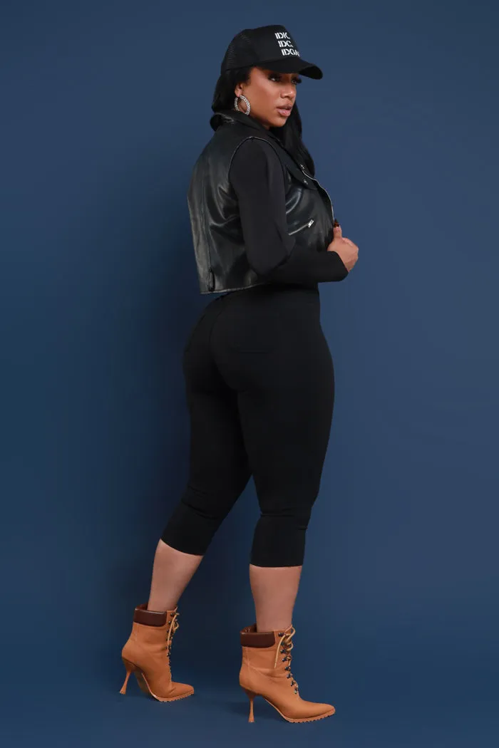 Super Swank High Rise Stretchy Capri Pants - Black