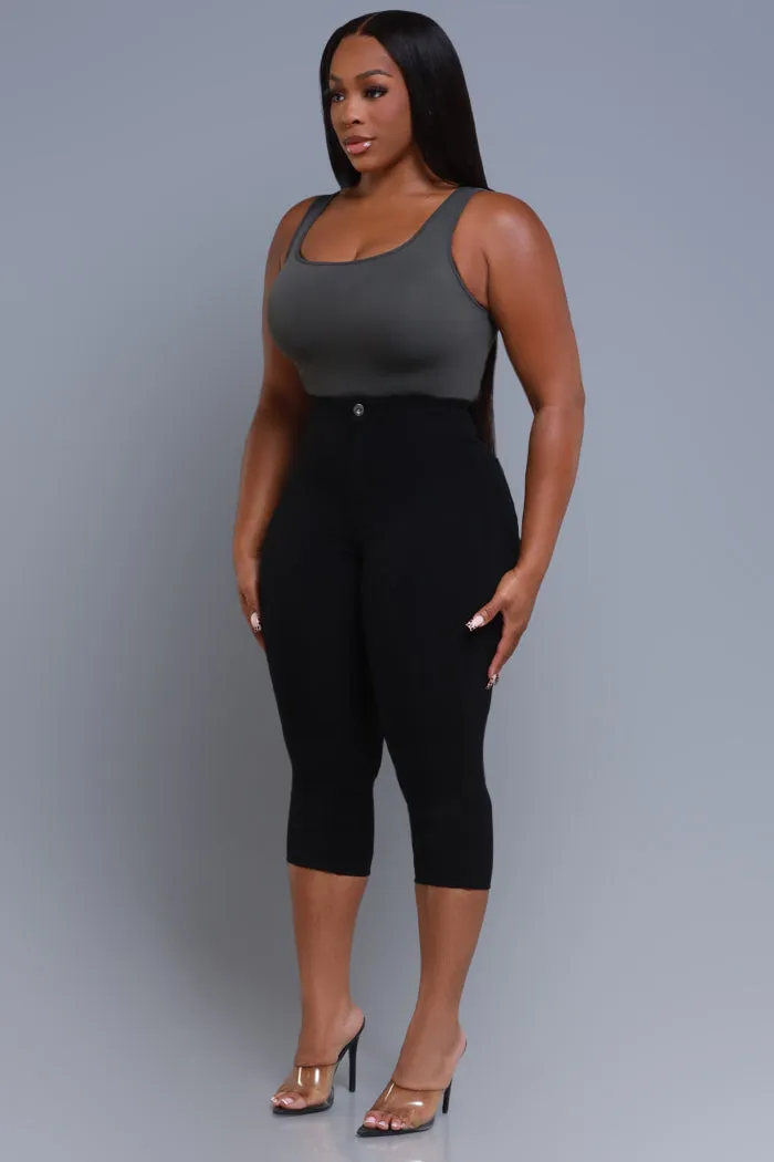 Super Swank High Rise Stretchy Capri Pants - Black