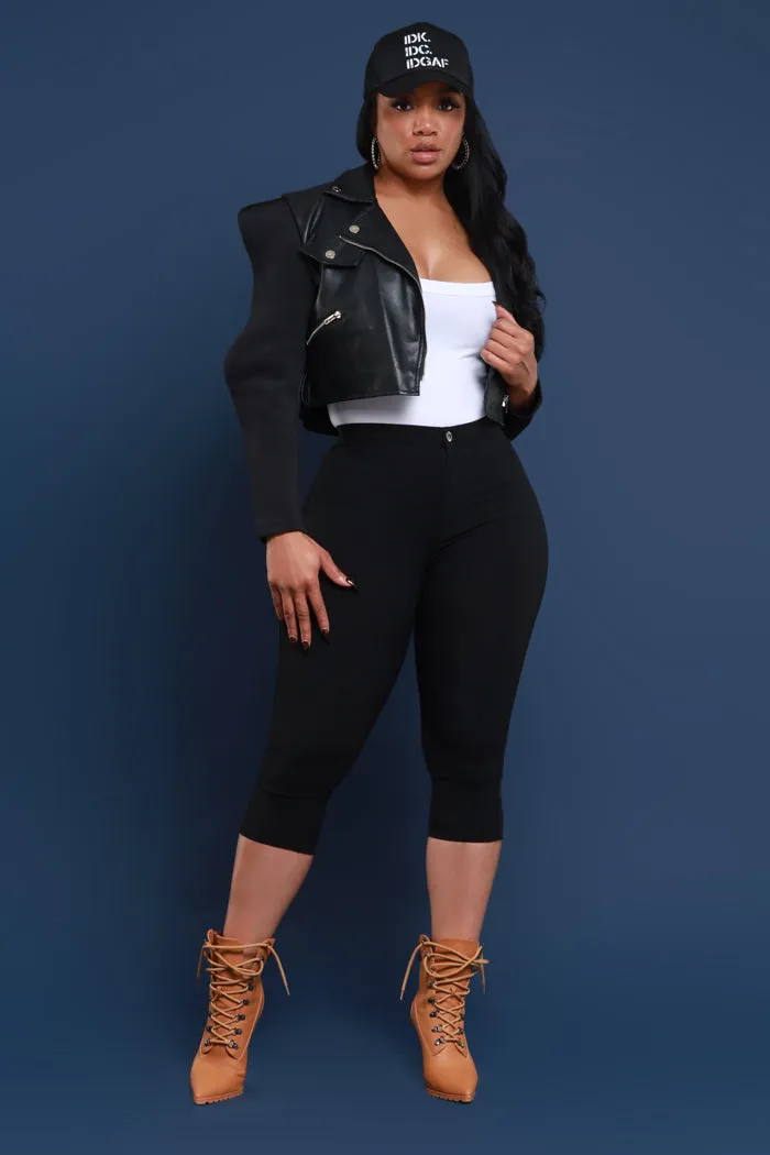 Super Swank High Rise Stretchy Capri Pants - Black