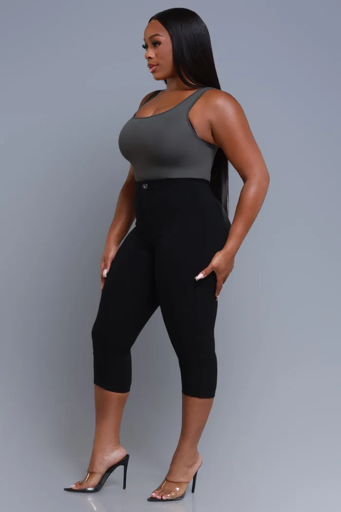 Super Swank High Rise Stretchy Capri Pants - Black
