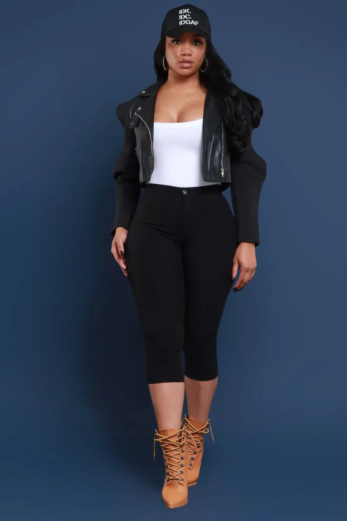 Super Swank High Rise Stretchy Capri Pants - Black