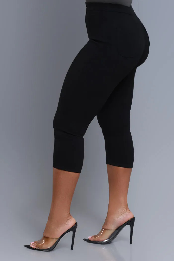 Super Swank High Rise Stretchy Capri Pants - Black